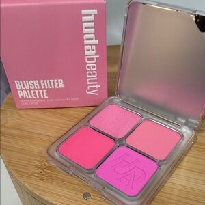 HUDA BEAUTY Blush Filter Palette - Baby Pink